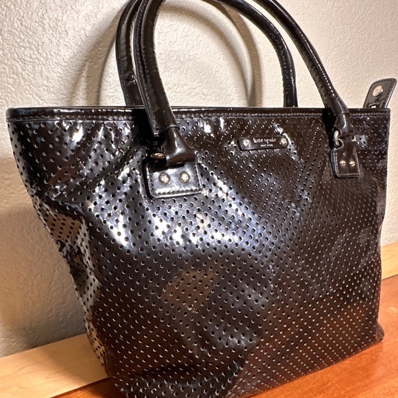 🌟KATE SPADE ♠️ Handbag / Purse / Shoulder Bag / Tote Unique perforated design!! - Picture 7 of 9